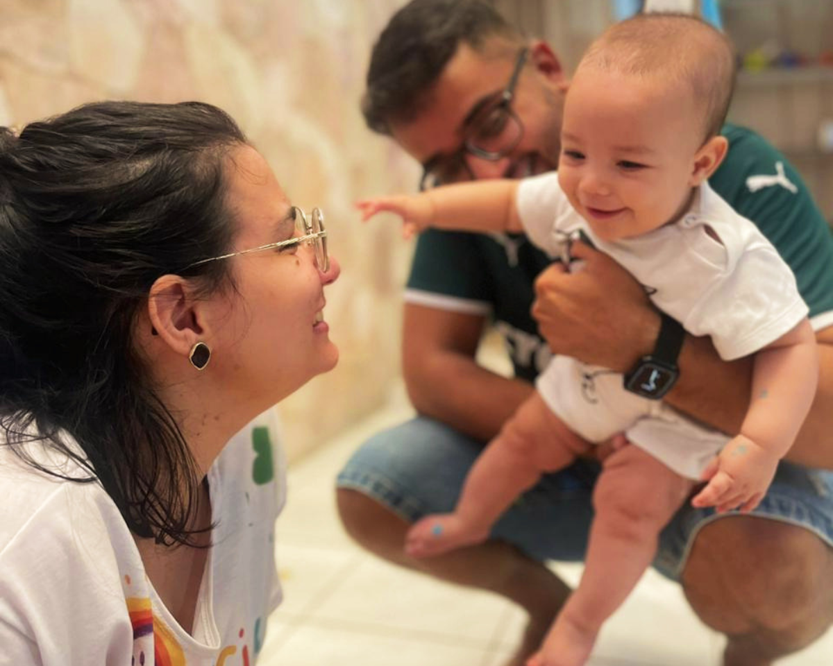 Marcella com uma família